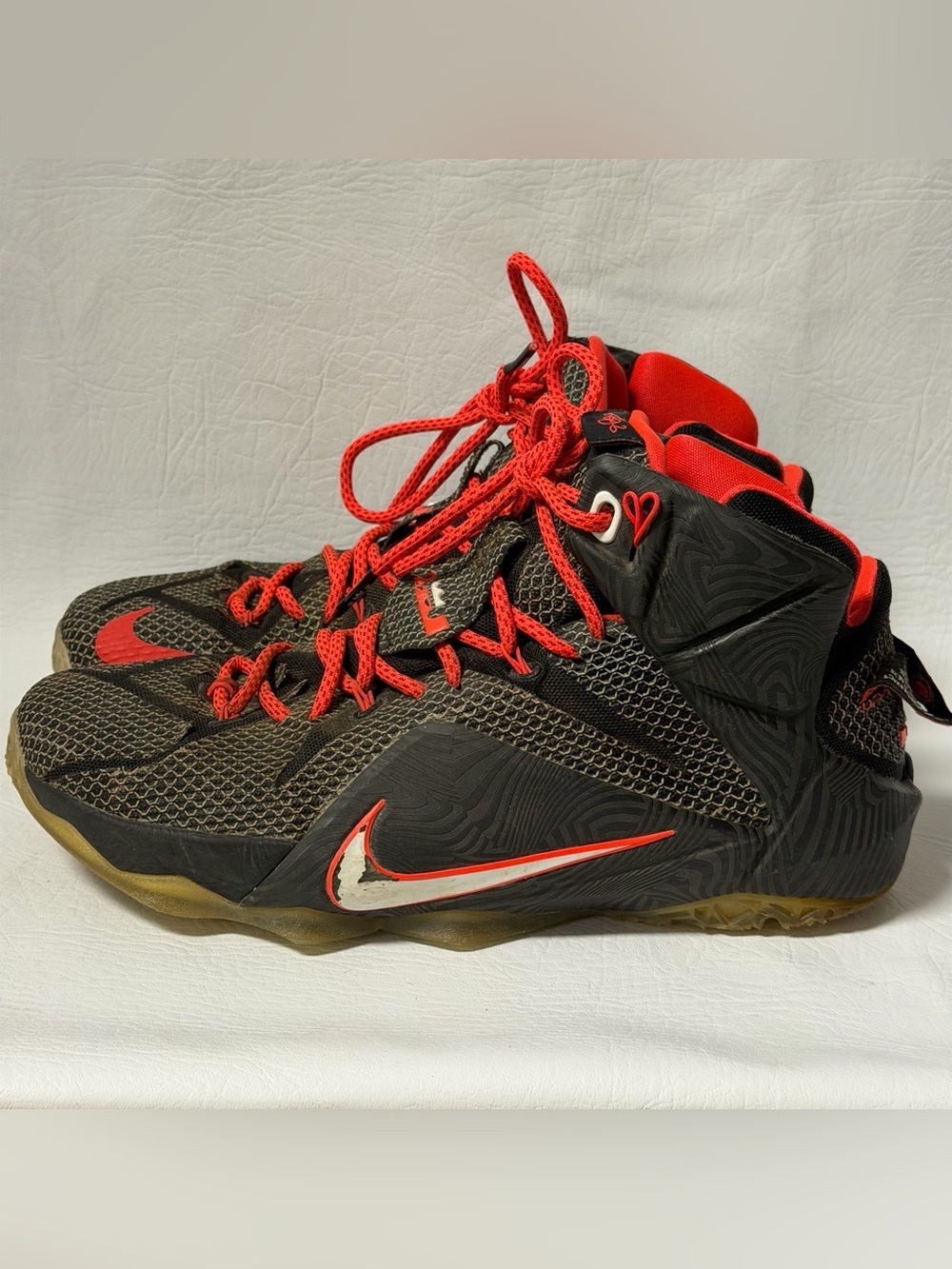 Nike Lebron 12 Court Vision Size
9.5 Basketball Athletic Sneakers
684593 016